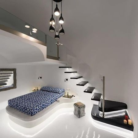 Ferienwohnung Santorini Traditional Apt With Private Hot Tub Fira  Exterior foto