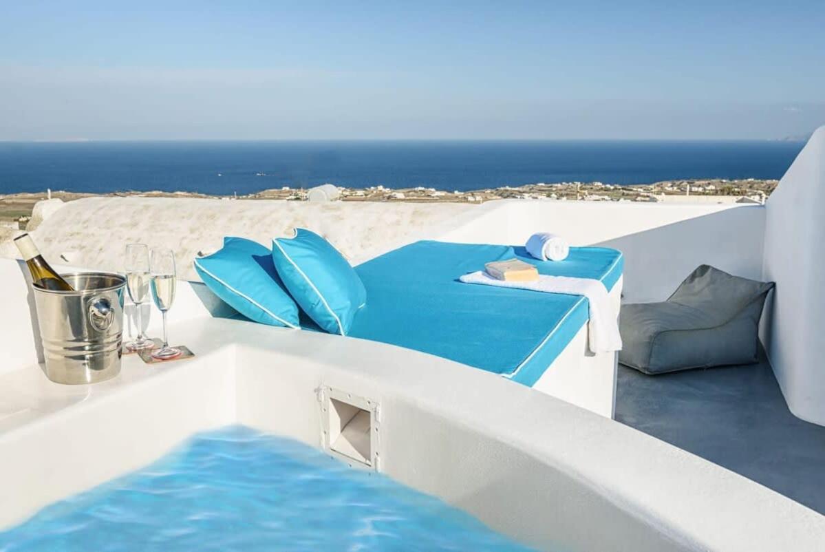 Ferienwohnung Santorini Traditional Apt With Private Hot Tub Fira  Exterior foto