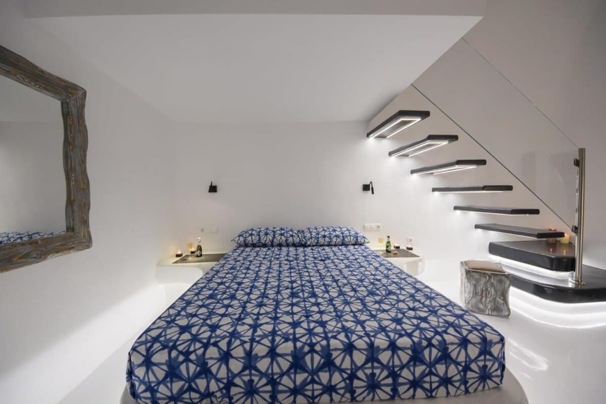 Ferienwohnung Santorini Traditional Apt With Private Hot Tub Fira  Exterior foto