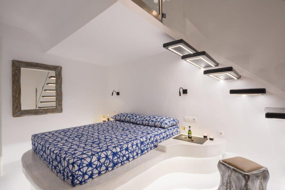 Ferienwohnung Santorini Traditional Apt With Private Hot Tub Fira  Exterior foto